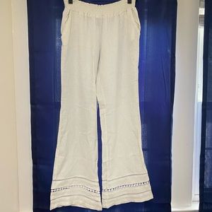 Linen white pants. Size Large and doesn’t fit me